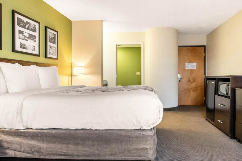 Hotel Sleep Inn & Suites