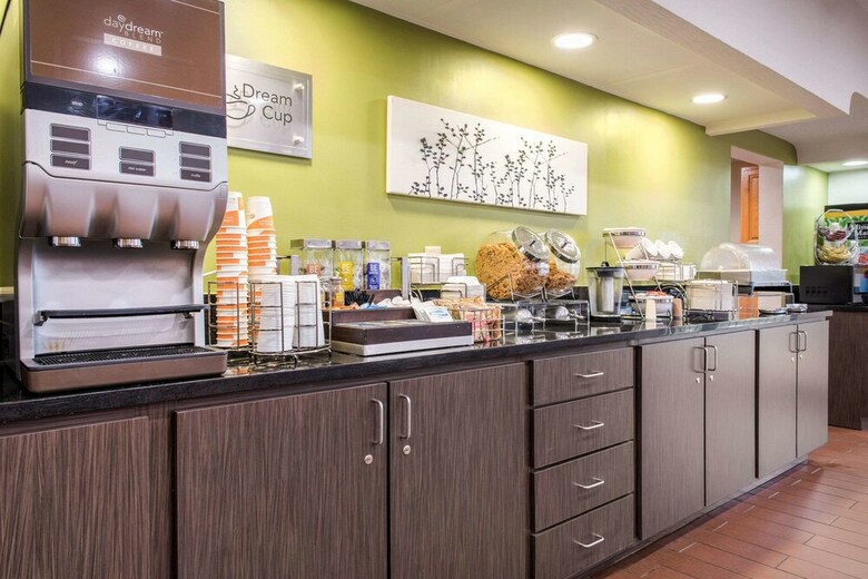Hotel Sleep Inn & Suites