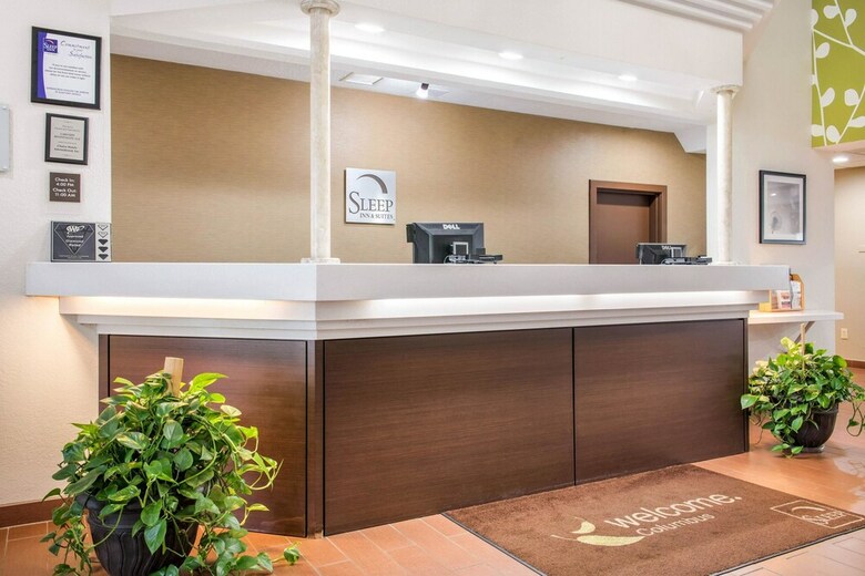 Hotel Sleep Inn & Suites