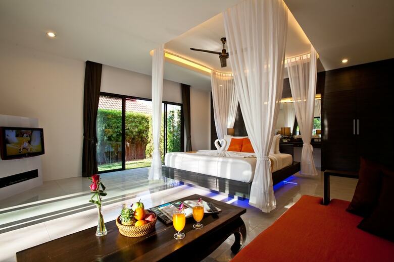 Thai Thani Pool Villa Resort