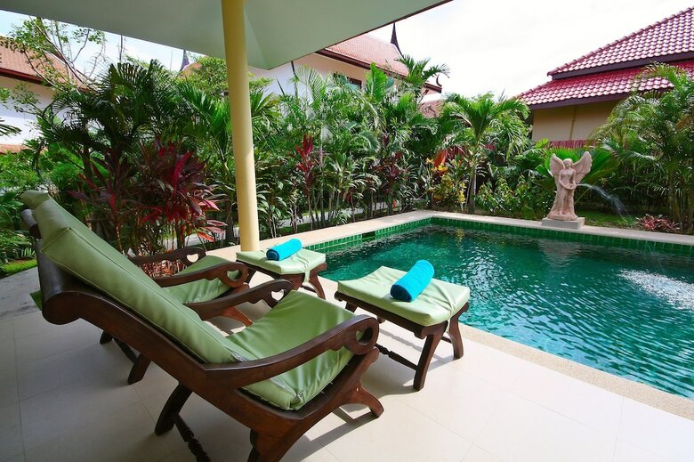 Thai Thani Pool Villa Resort