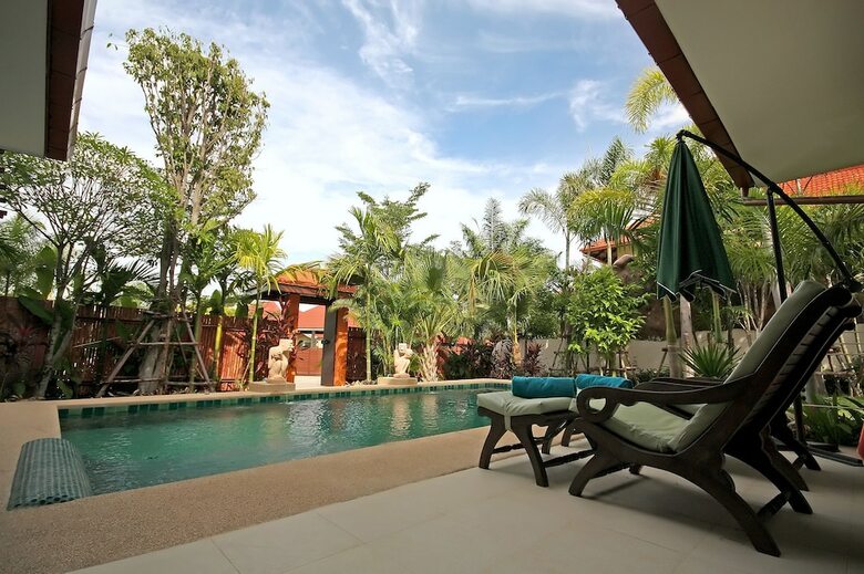 Thai Thani Pool Villa Resort