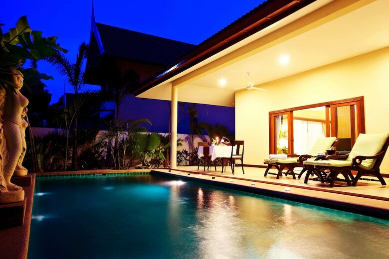 Thai Thani Pool Villa Resort