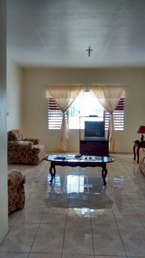 Hotel Treasure Bay Guesthouse