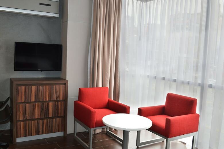 Hotel Block Suites