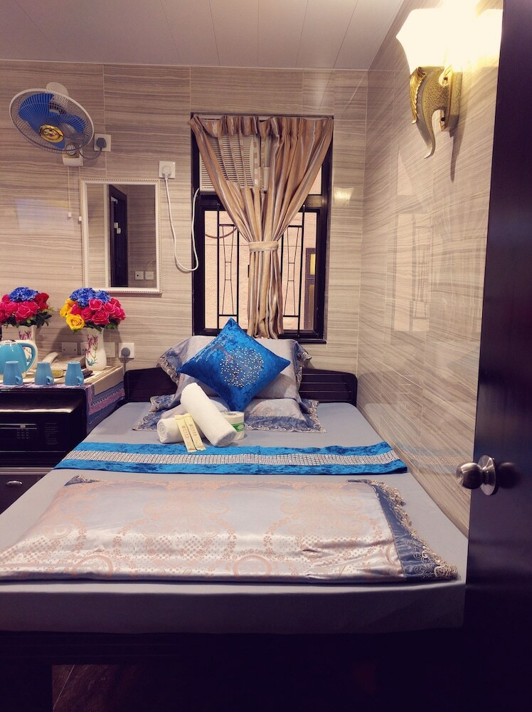 Hostal Day And Night Hotel - Hostel