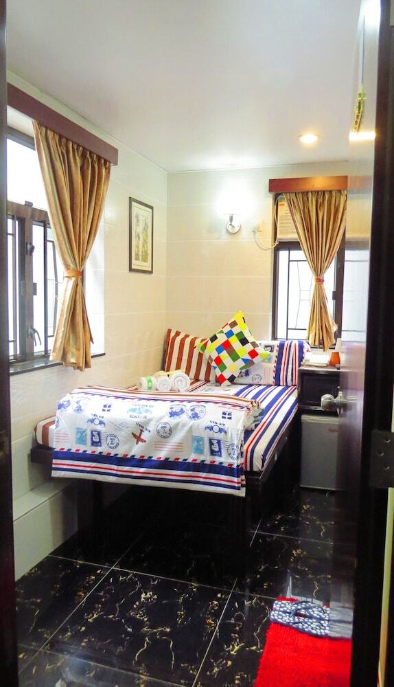 Hostal Day And Night Hotel - Hostel
