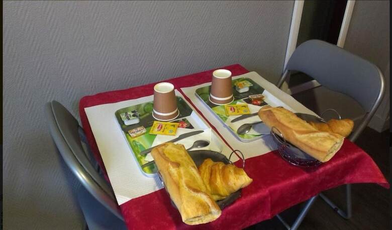 Hotel Hipotel Paris Gambetta Republique
