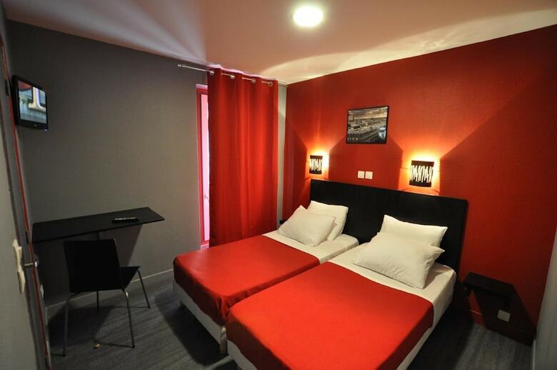 Hotel Hipotel Paris Gambetta Republique