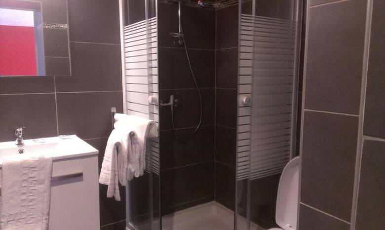 Hotel Hipotel Paris Gambetta Republique