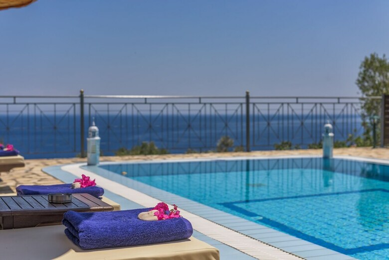 Emerald Villas & Suites