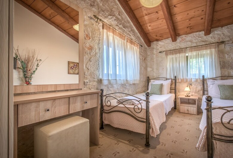 Emerald Villas & Suites