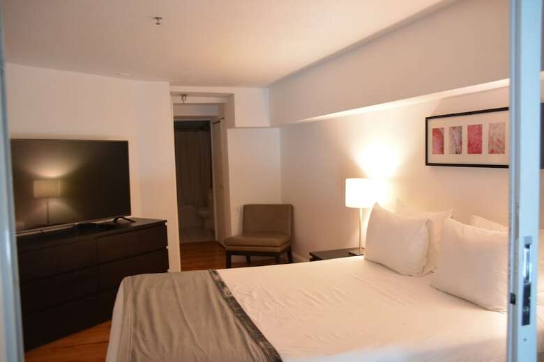 Aparthotel New Point Miami Beach Apartments