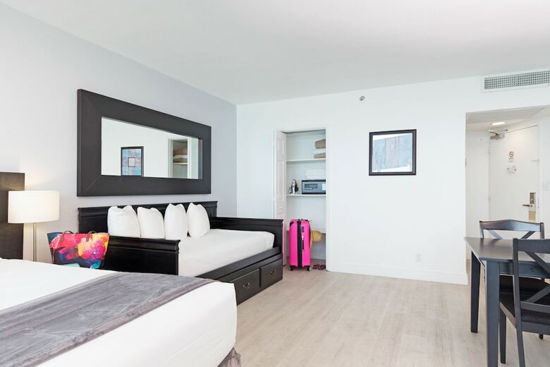 Aparthotel New Point Miami Beach Apartments