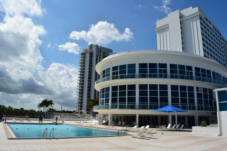 Aparthotel New Point Miami Beach Apartments