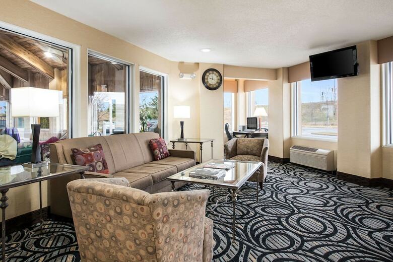 Hotel Quality Inn & Suites