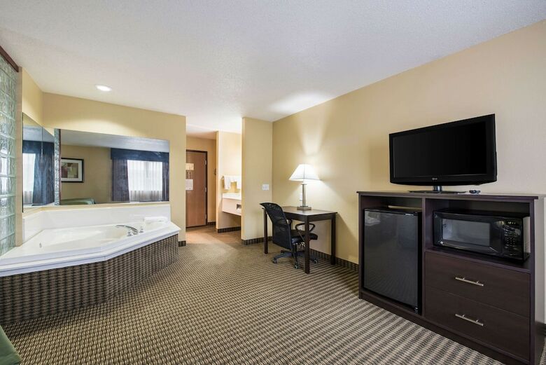 Hotel Quality Inn & Suites