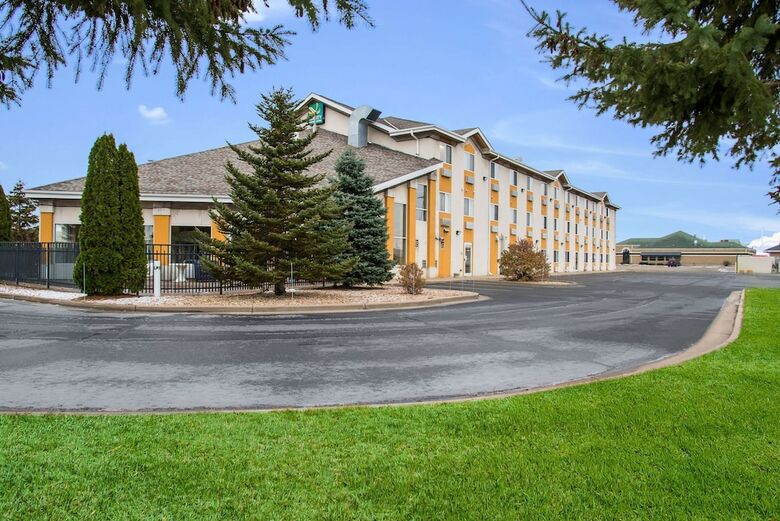 Hotel Quality Inn & Suites
