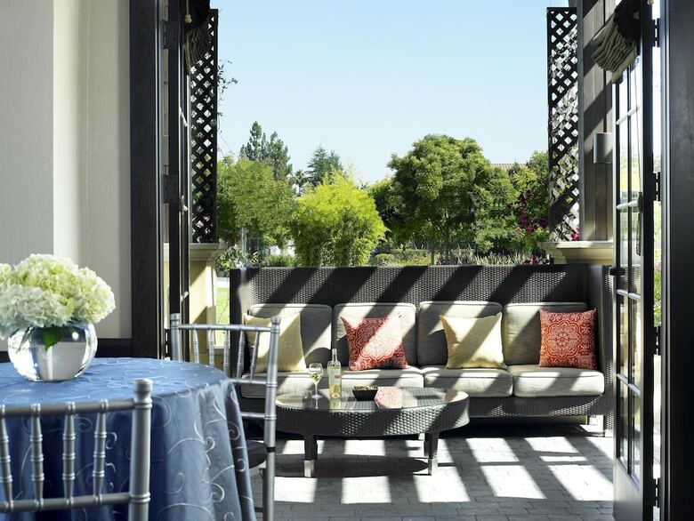 Juniper Hotel Cupertino, Curio Collection By Hilton