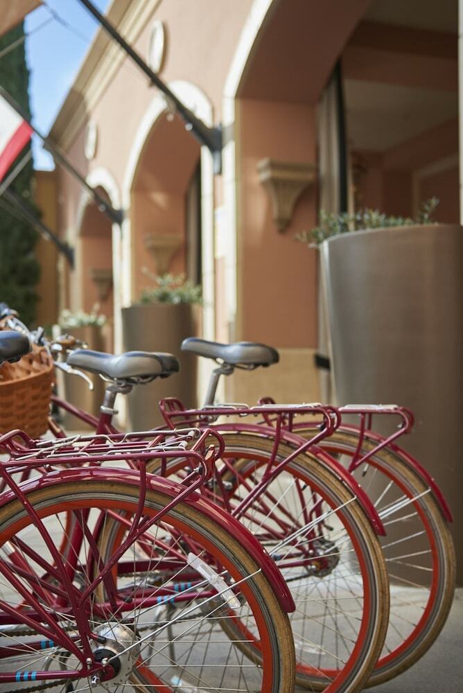 Juniper Hotel Cupertino, Curio Collection By Hilton