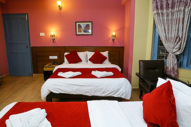 Hotel The Silver Oaks Inn