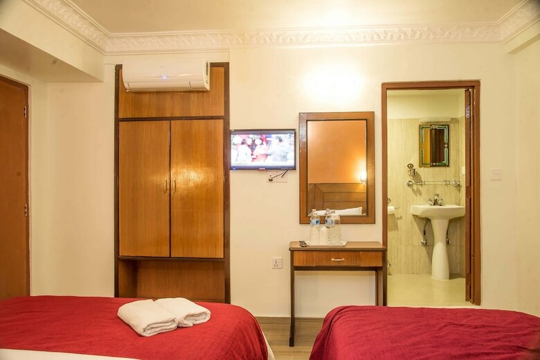Hotel The Silver Oaks Inn