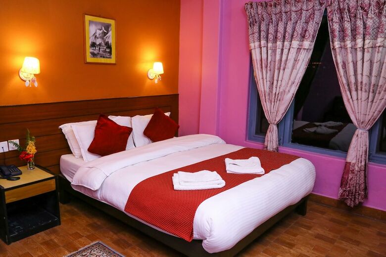 Hotel The Silver Oaks Inn