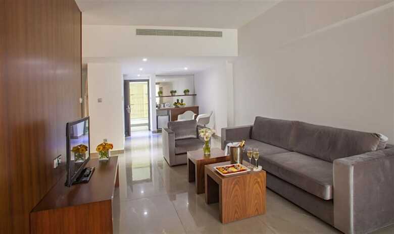 King Evelthon Beach Hotel & Resort