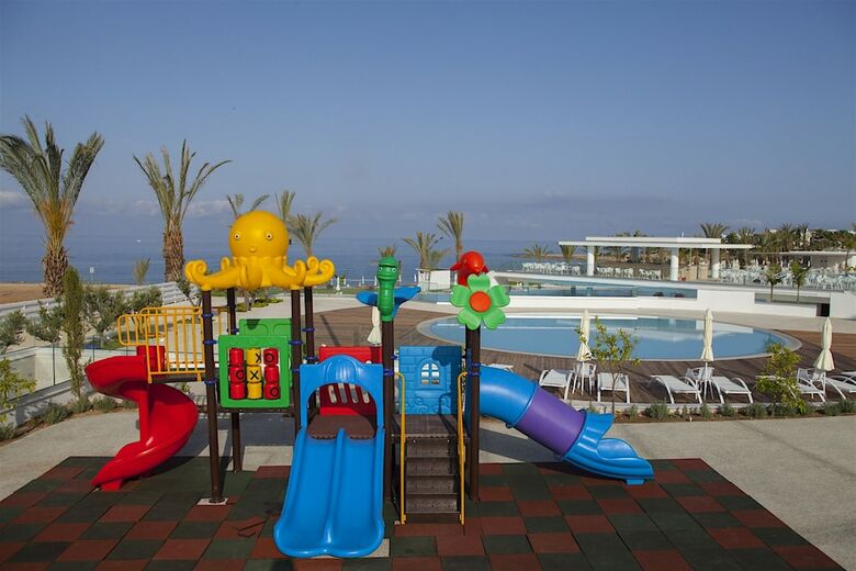 King Evelthon Beach Hotel & Resort