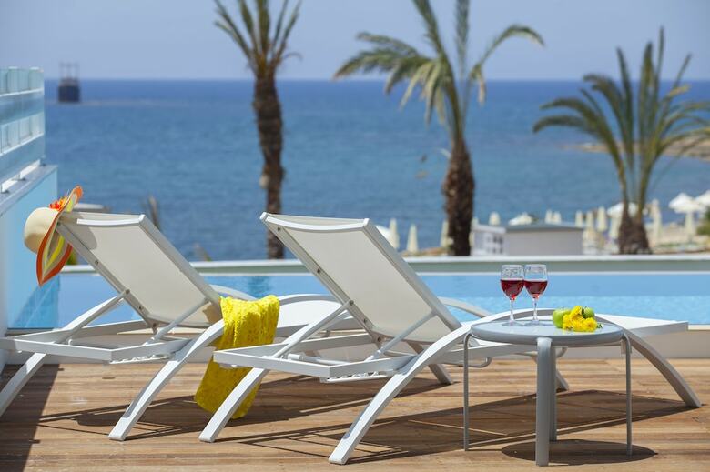 King Evelthon Beach Hotel & Resort