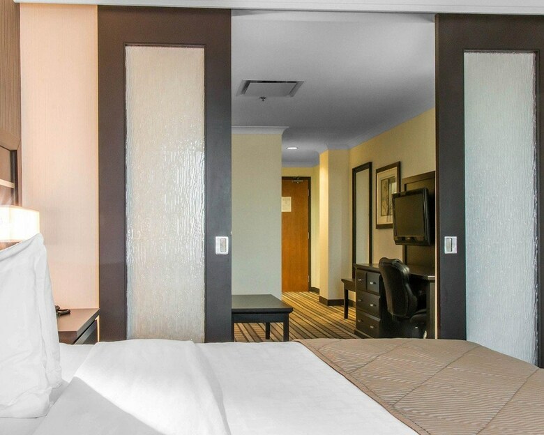 Clarion Hotel & Suites