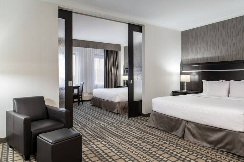 Clarion Hotel & Suites
