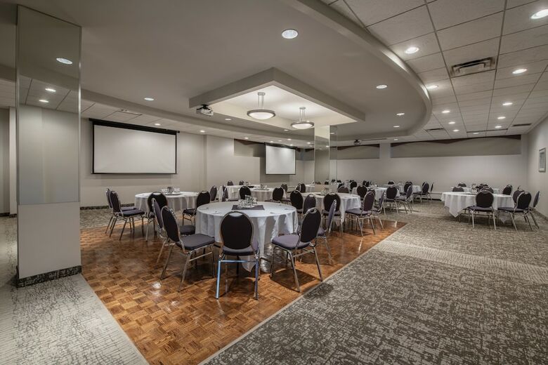 Clarion Hotel & Suites