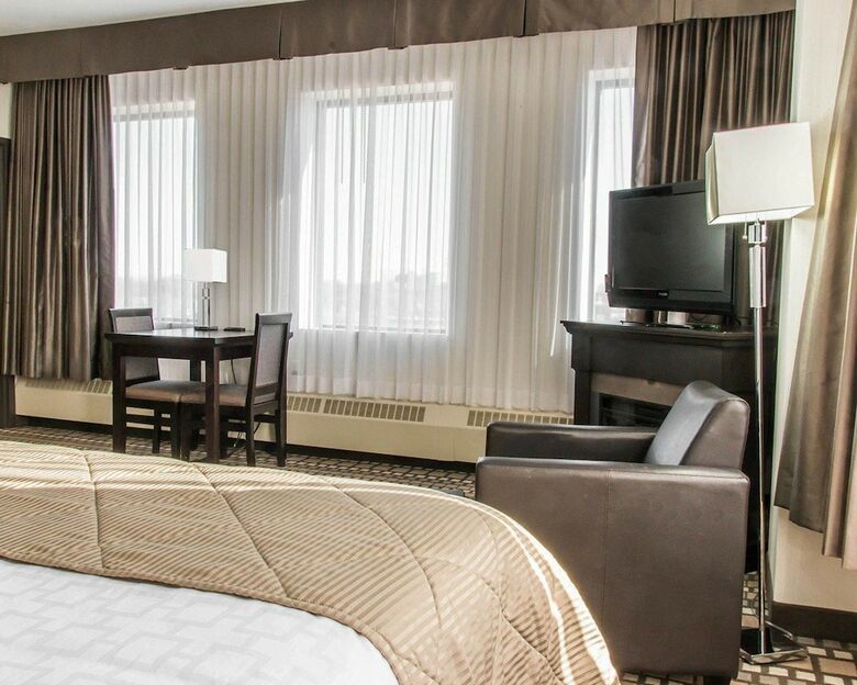 Clarion Hotel & Suites