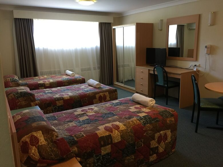 Hotel Redleaf Resort