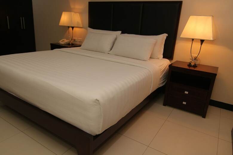Main Hotel & Suites