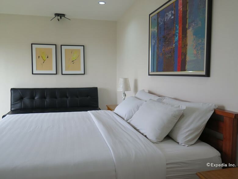 Main Hotel & Suites