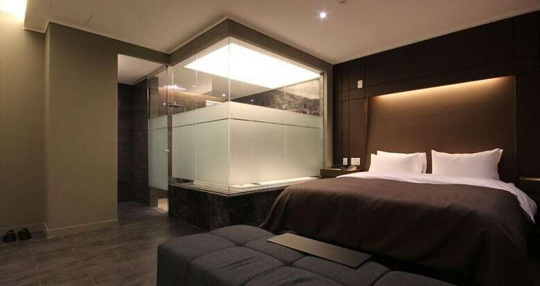 Club Hotel