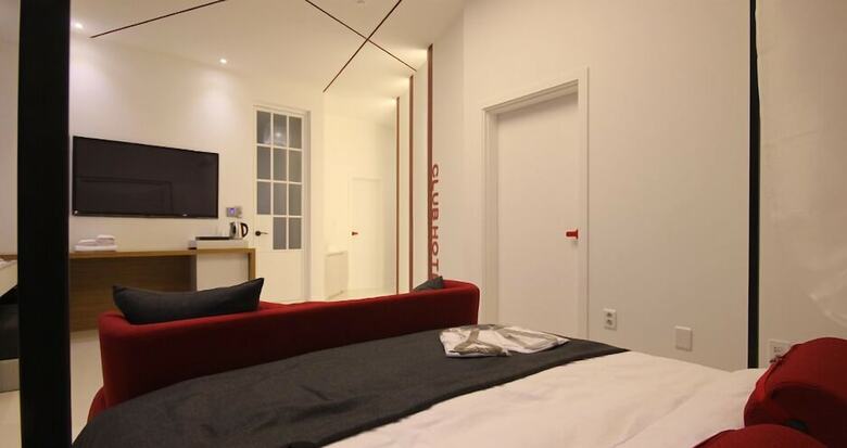 Club Hotel
