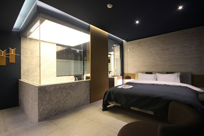 Club Hotel