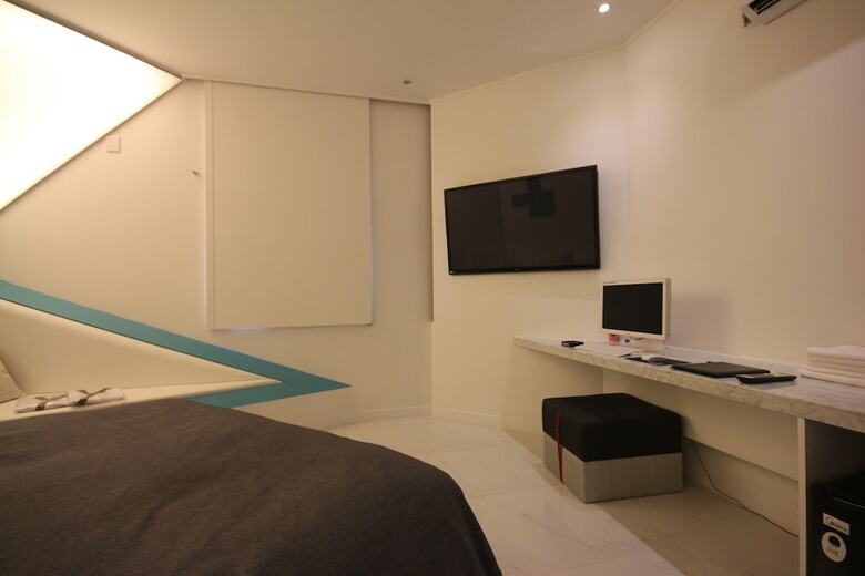 Club Hotel