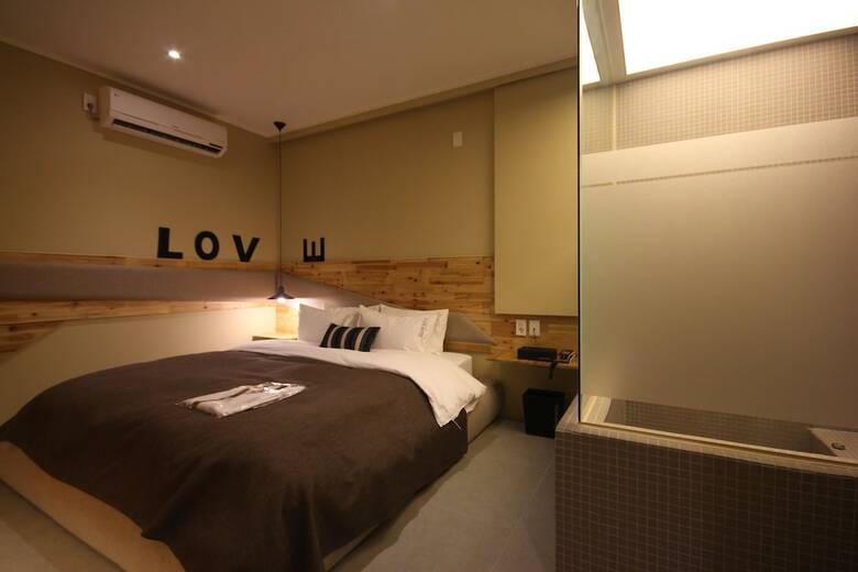 Club Hotel