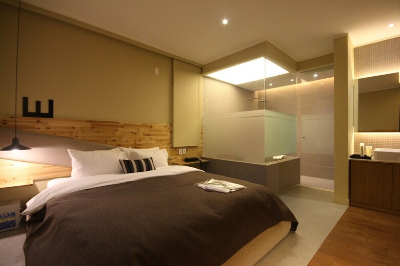 Club Hotel