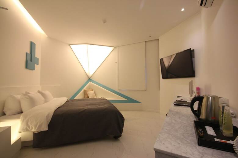 Club Hotel