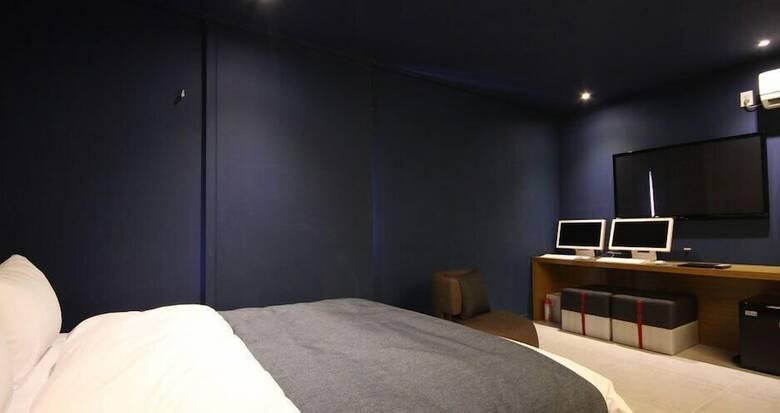 Club Hotel