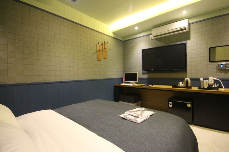 Club Hotel