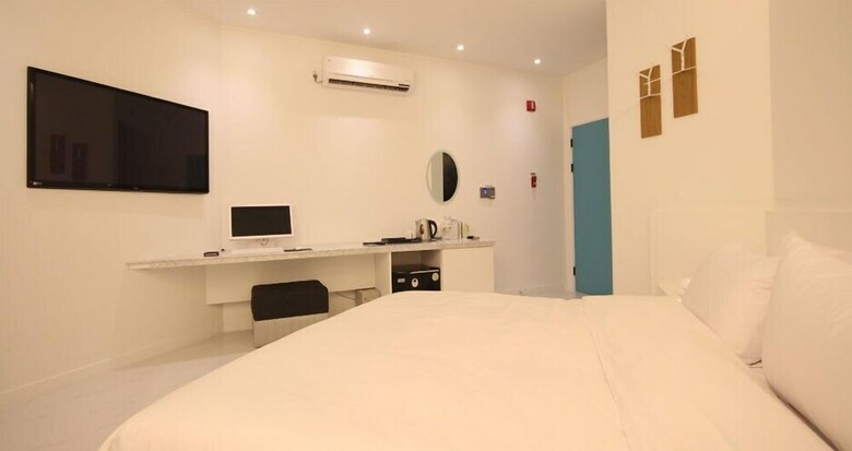 Club Hotel