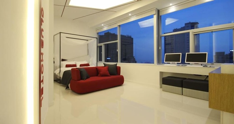 Club Hotel
