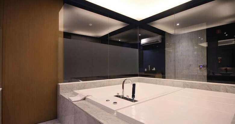 Club Hotel
