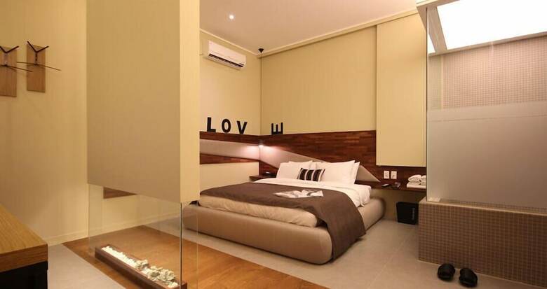 Club Hotel
